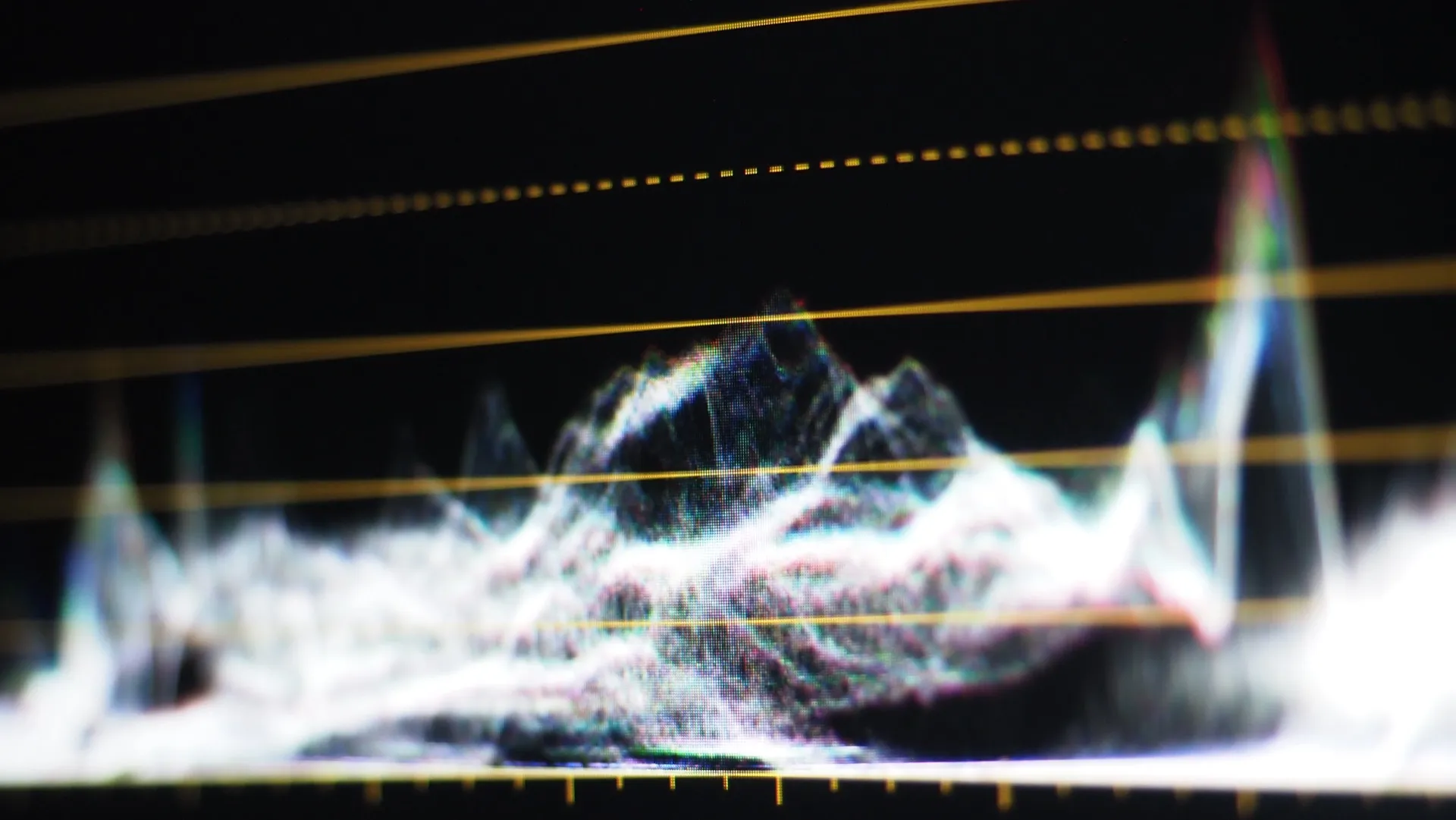 Vibration damping mechanical decoupling concept