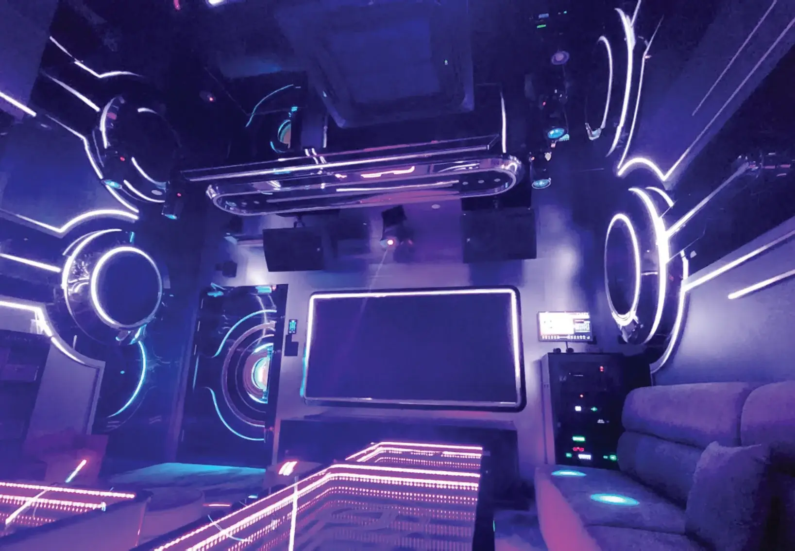 Wall treatment in Piu House KTV rooms